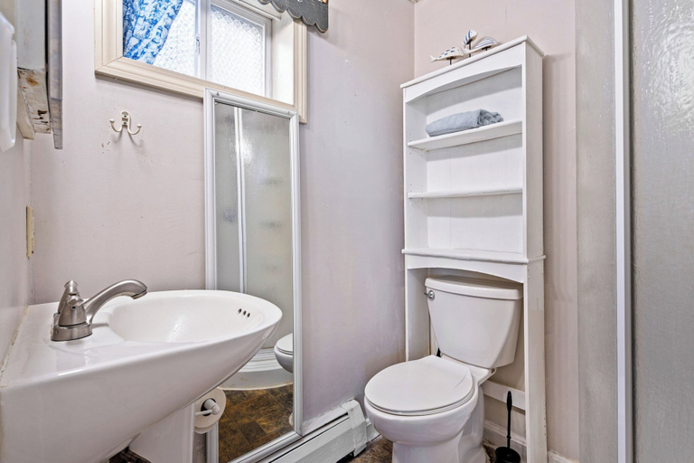 Bedroom 4, A Wave From It All Sleeps 4, York