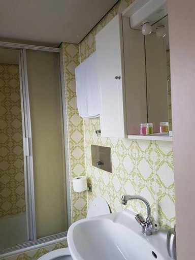 Bathroom 8