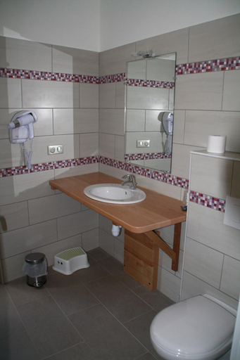 Bathroom 3, La petite auberge de niaux, Ariège