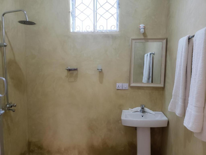 Bathroom, Serenity Boutique Hotel, Kusini