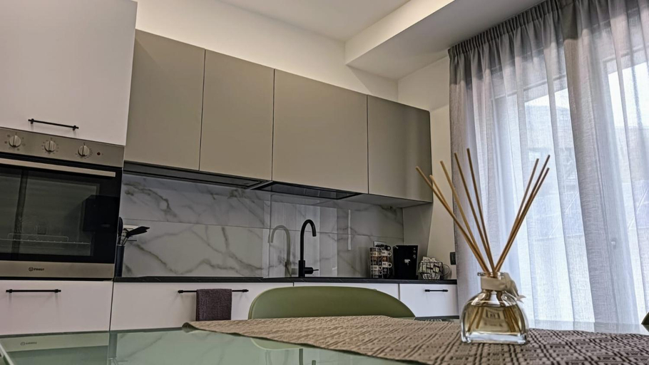 Others 5, Residence le Palme, Potenza