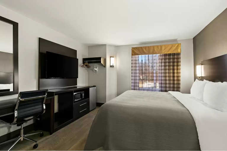 Bedroom 3, Quality Inn, Franklin