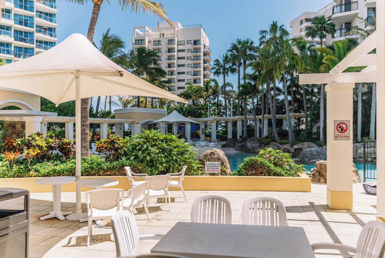 Food & Drinks 4, Resort Style Chevron Apartments, Gold Coast