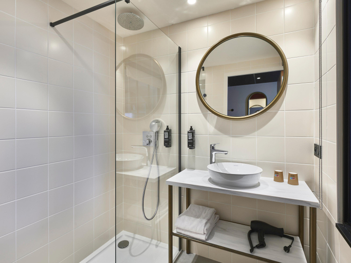 Bathroom 4, Ibis Styles La Roche-sur-yon, Vendée