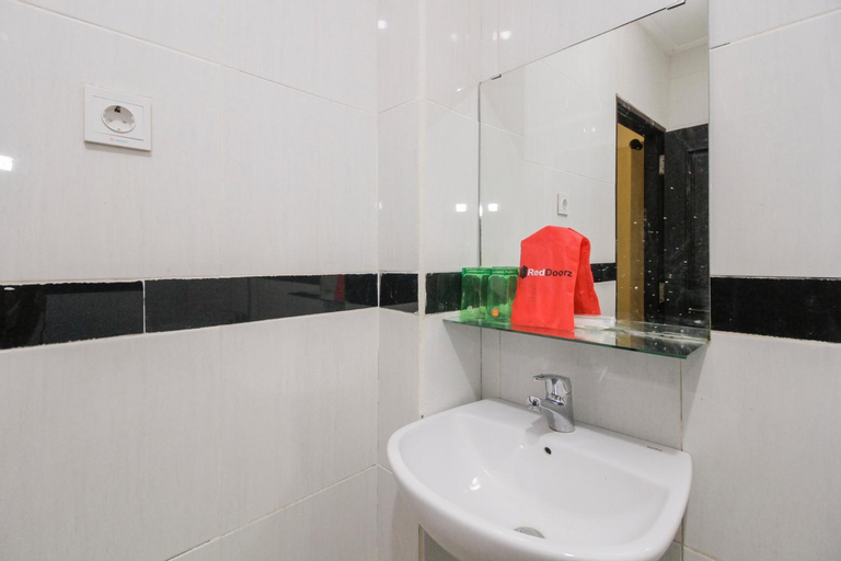 Bathroom 12