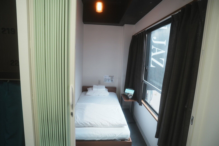 Bedroom 4, Hostel JAZ, Taitō