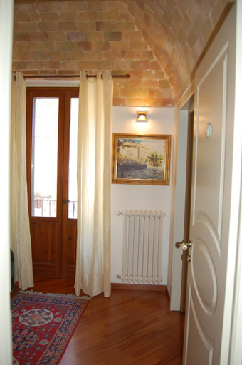 Others 5, B&B del Duomo, Bari