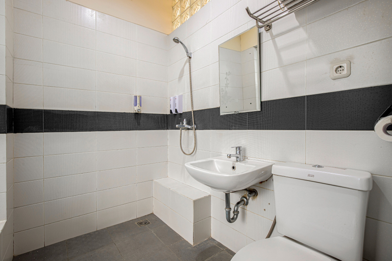 Bathroom 5, Asoka Hotel, Bandung