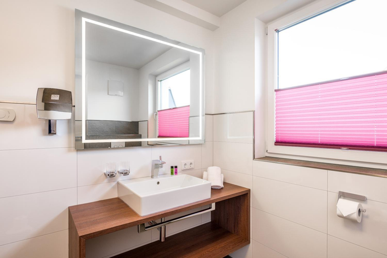 Bathroom 2, Apartment S, Reutte