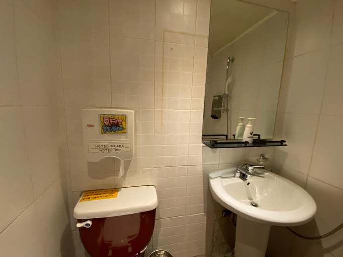 Bathroom 11