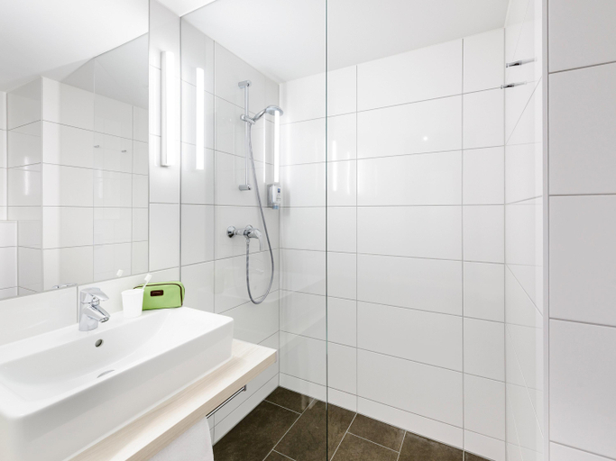 Bathroom, ibis budget Konstanz, Konstanz
