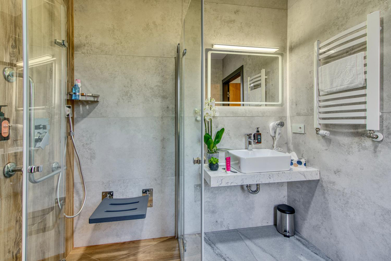 Bathroom 15