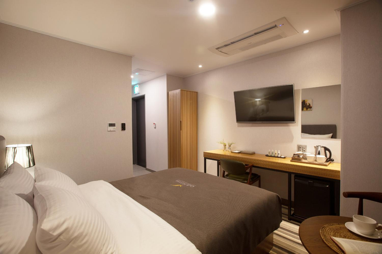 Bedroom 6