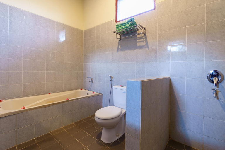 Bathroom 10