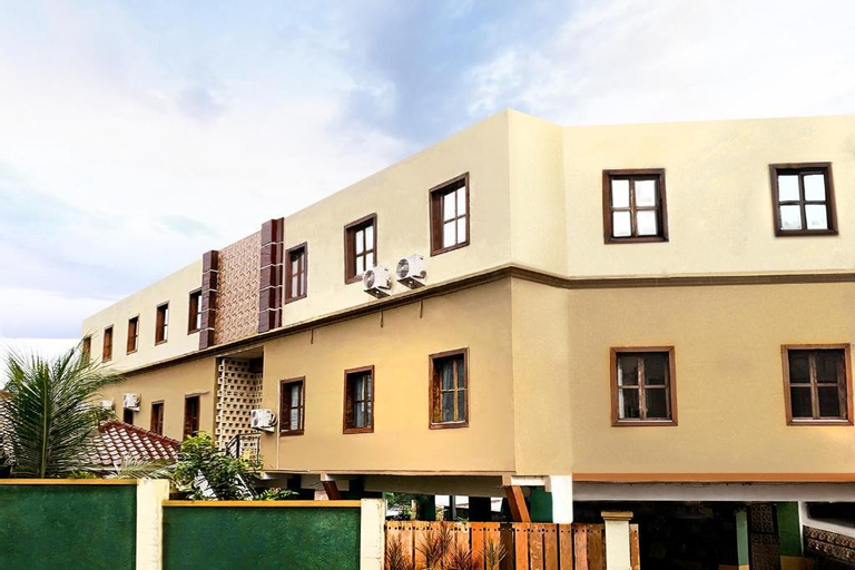 Exterior 3
