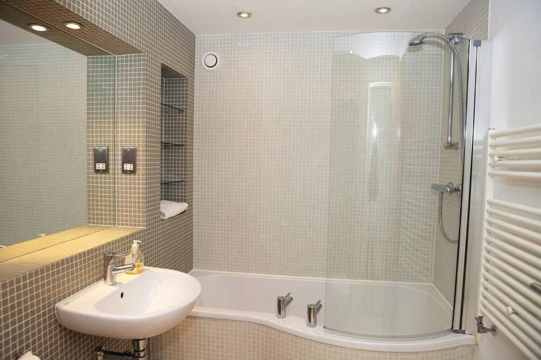 Bathroom 2, JOIVY Inviting Flat in Canonmills, Edinburgh