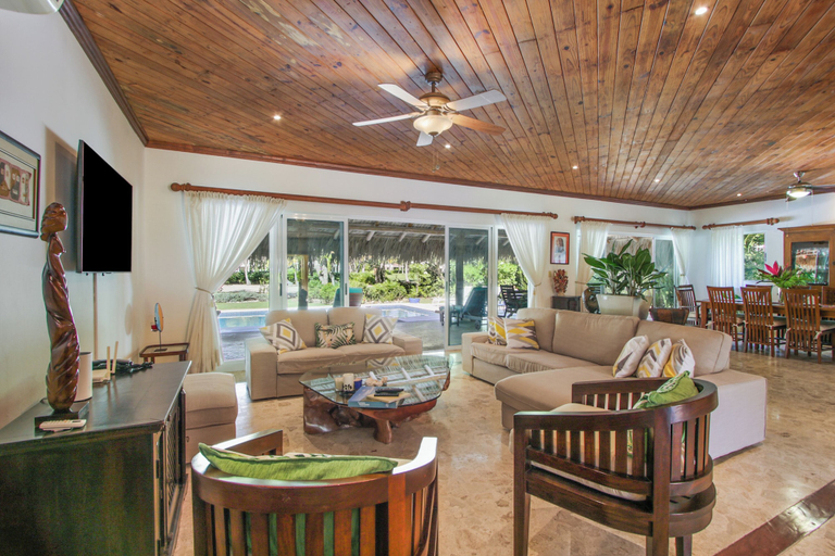 Food & Drinks 5, Golf-Front Villa in Puntacana Resort, Salvaleon de Higuey