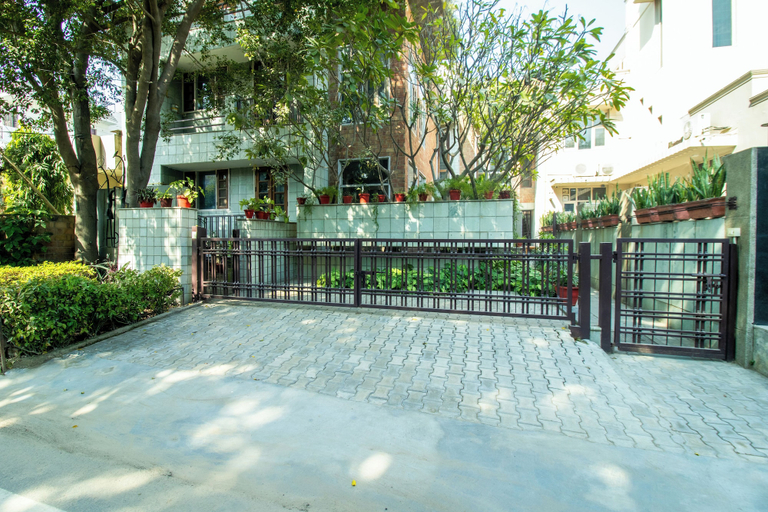 Exterior & Views 2, Opulent Antique 3br Villa in Gurugram, Gurgaon