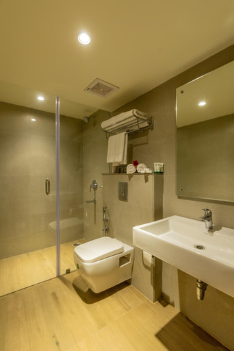 Bathroom 3, Quality Inn Ramachandra, Visakhapatnam
