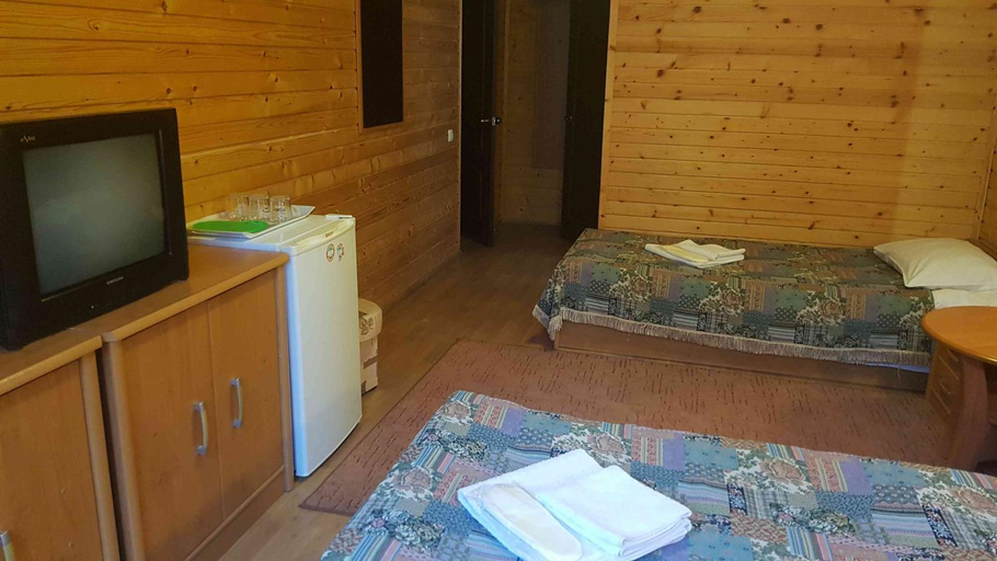 Bedroom 2, Karpatski Zori Hotel, Nadvirnians'kyi