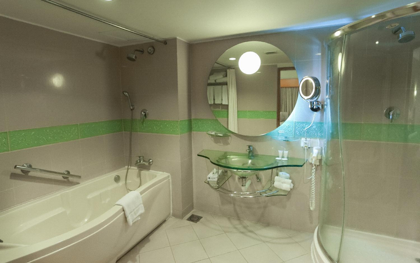 Bathroom 4, Lakeshore Hotel and Apartments, Dhaka
