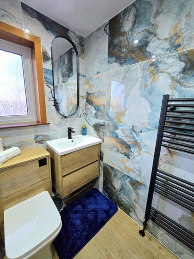 Bathroom 4, Quirky 2-Bed with Free Parking, Renfrewshire