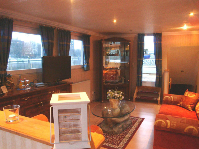 Others 4, Hotelschiff Perle Bremen, Bremen