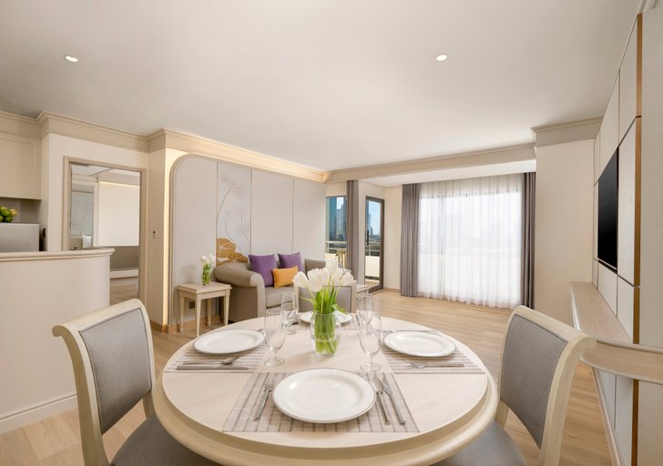 Dining Room 7