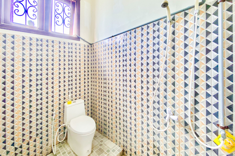 Bathroom 3, RedDoorz Syariah @ Teduh Harmoni Hotel Bireuen, Bireuen