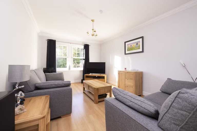 Others 5, Modern Flat with Free Parking, Edinburgh