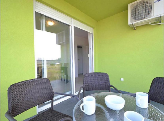 Others 4, Apartmani Matko, Nin
