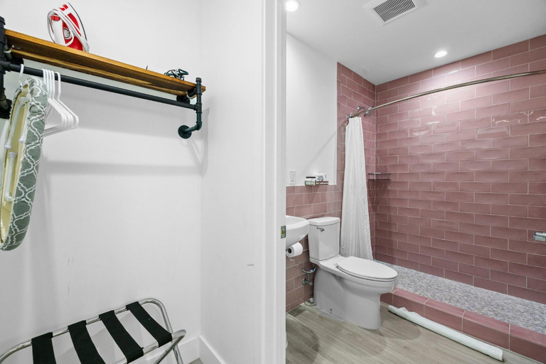Bathroom 13
