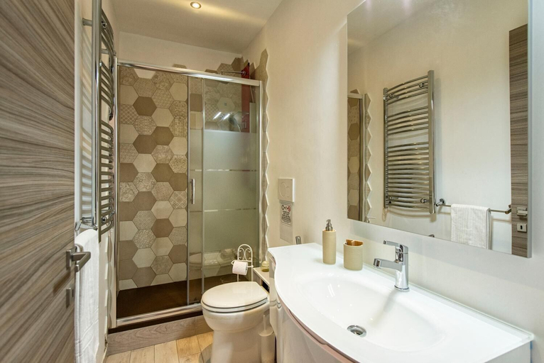 Bathroom 5, Merulana Suite Apartment, Rome