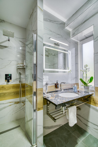 Bathroom 4