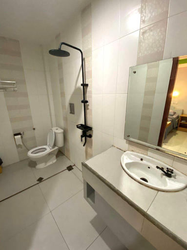 Bathroom 5, Hotel JDF, Nabire