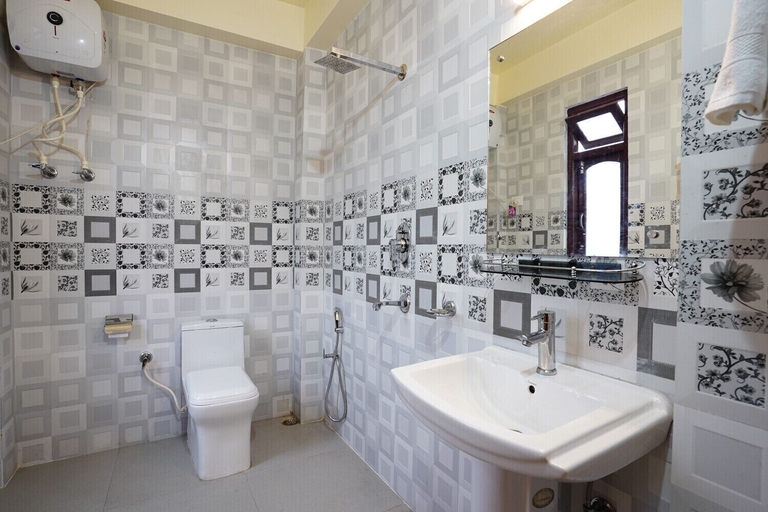 Bathroom 3, White Lotus, East Sikkim