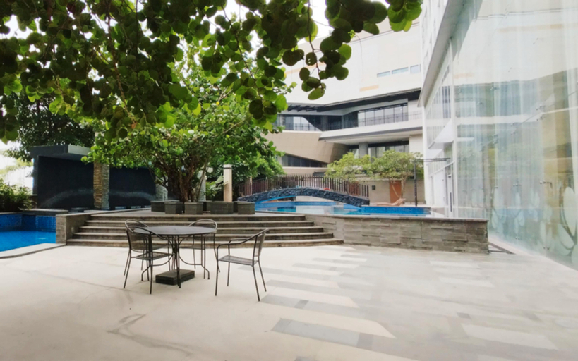 Sport & Beauty 3, Elegant and Compact 1BR at Grand Sungkono Lagoon Apartment By Travelio, Surabaya