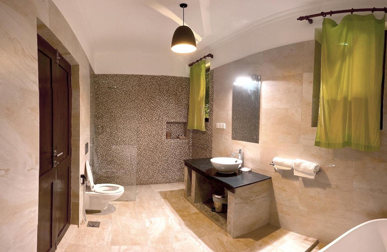 Bathroom 4, Dream Garden, Pothuvil