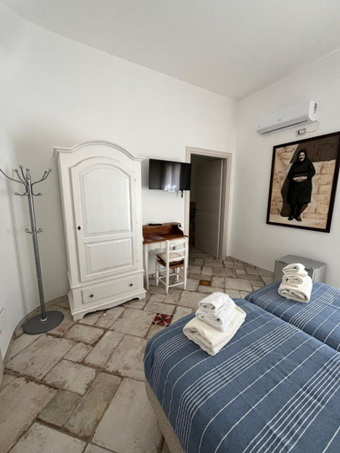 Others 4, B&B Il Mandorlo, Cagliari