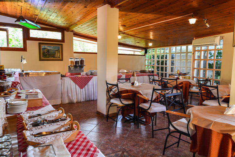 Food & Drinks 5, Green Village, Peloponnese