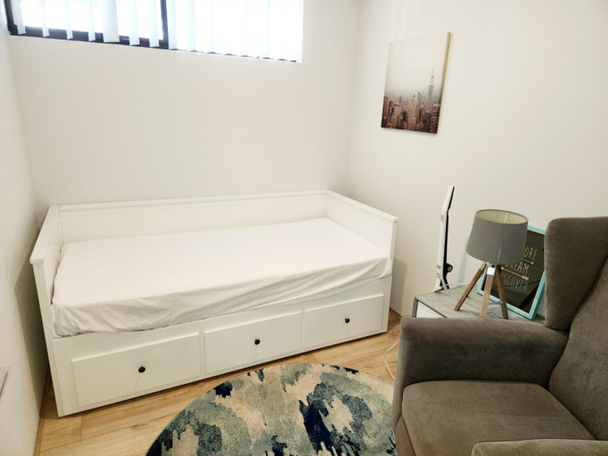 Bedroom 2, Bright Trendy 2bdrm Apt - Walk to River & Shops, Melville