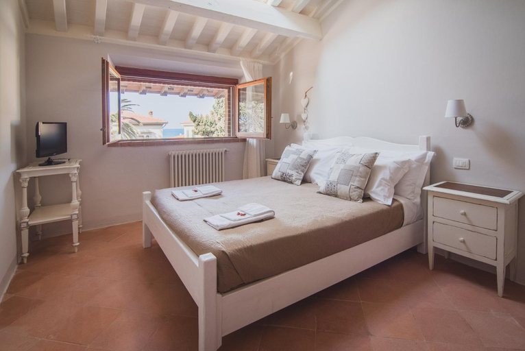 Bedroom 12