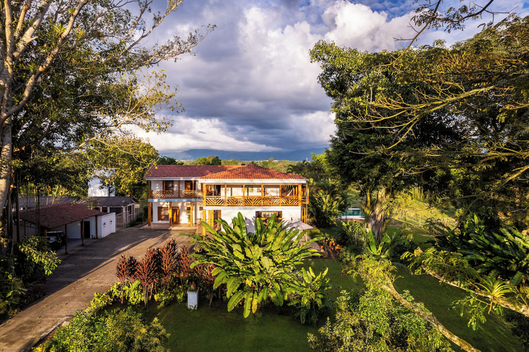 Exterior & Views