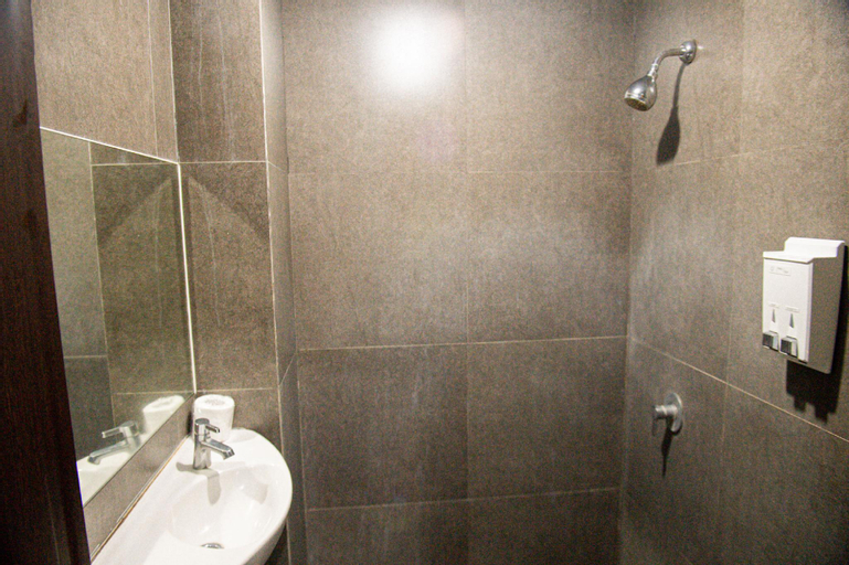 Bathroom 12