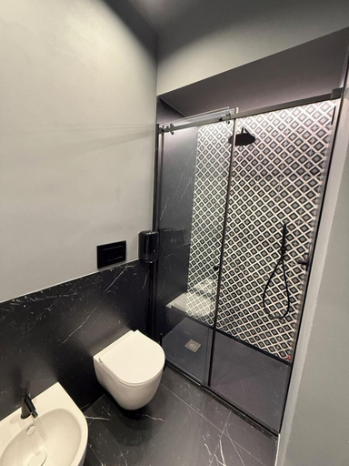 Bathroom 5, Volta 70, Napoli