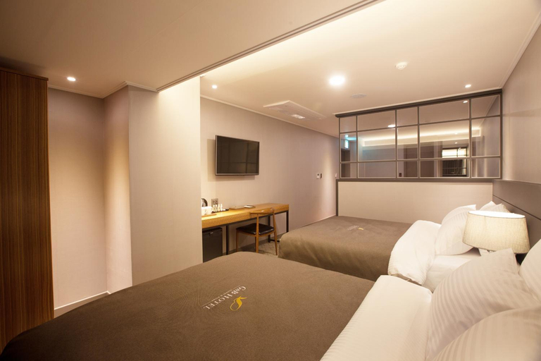Bedroom 11