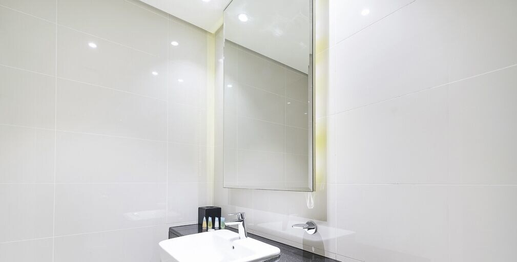 Bathroom, LUX The Bays Edge Canal View Suite, Dubai