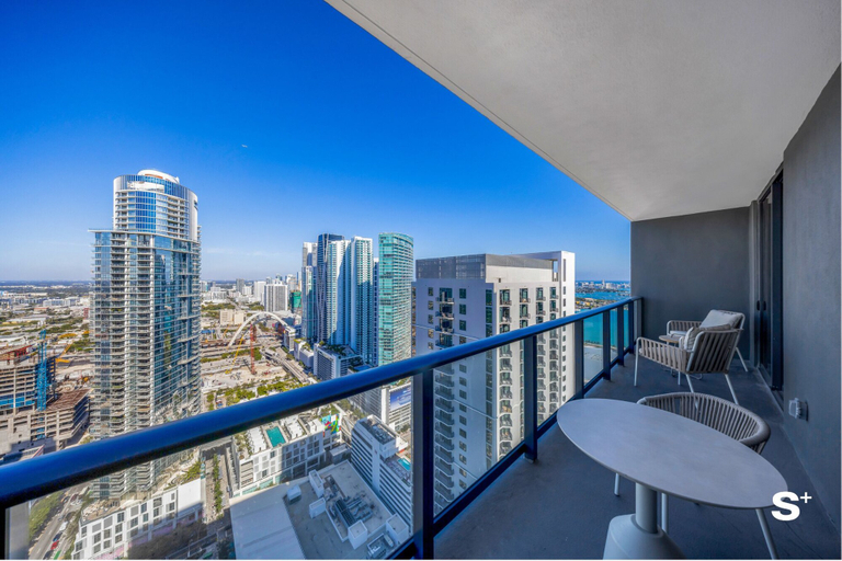 Others 3, Contemporary Miami Getaway with Bay View, Miami-Dade