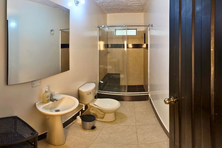 Bathroom 3, finca la Roca, Zipacón