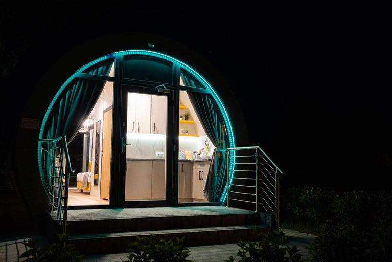 Exterior 10